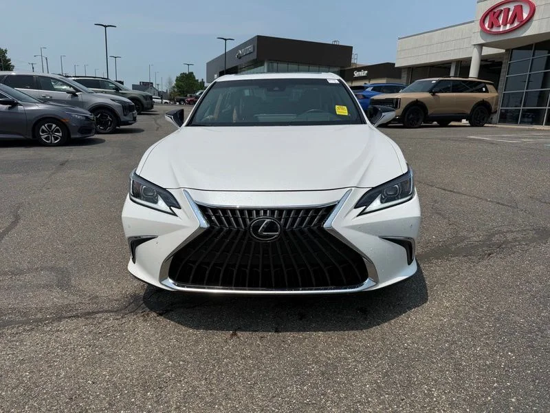 Used 2024 White Lexus 300h Luxury image 2