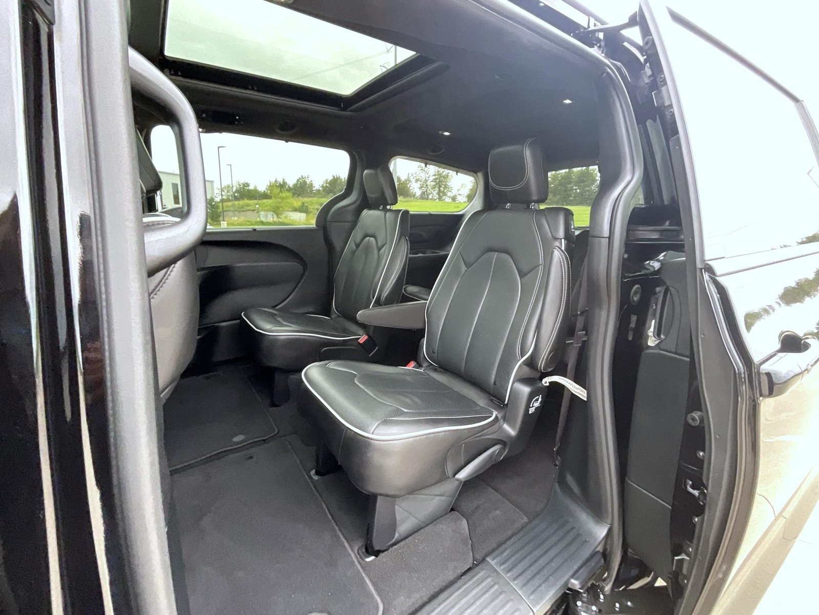 Used 2025 Black Chrysler Limited image 19