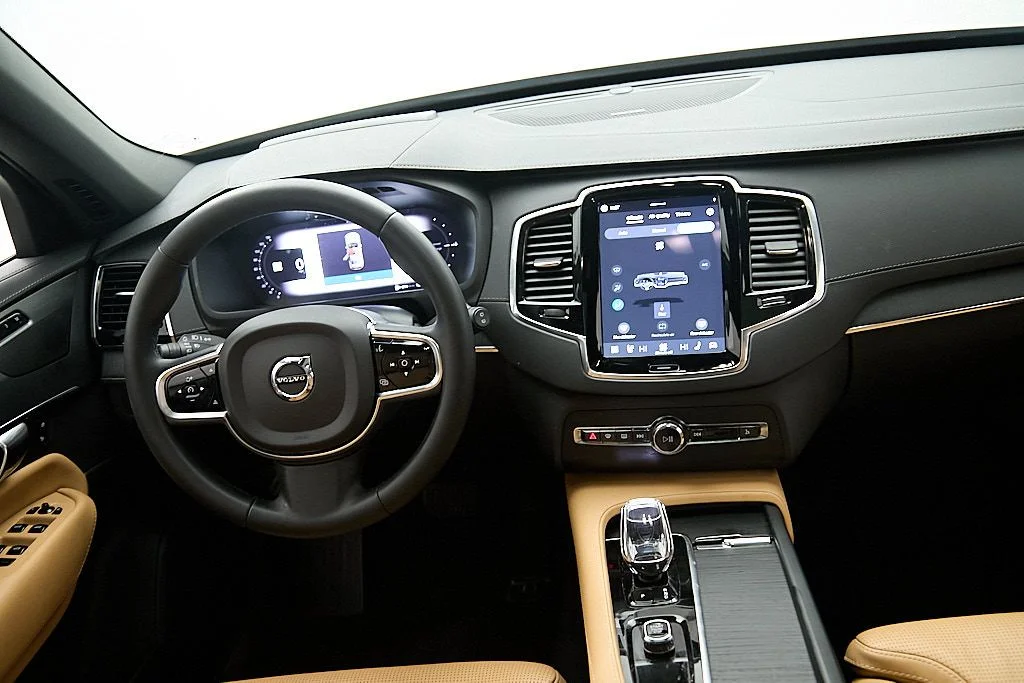 Certified Used 2023 Crystal White Volvo Ultimate image 27