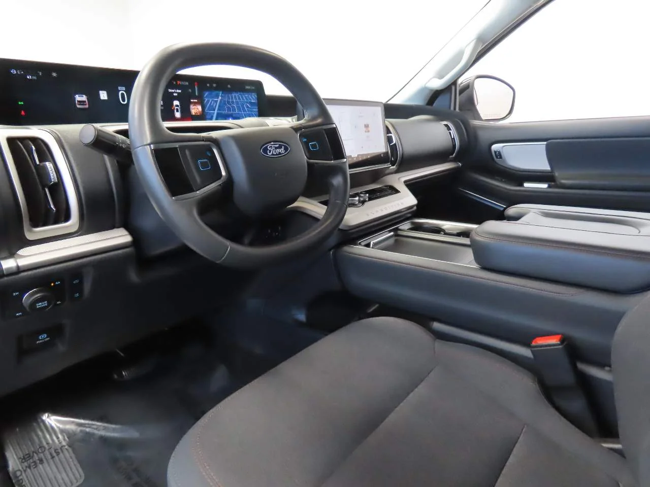 Used 2025 Oxford White Ford Active image 8