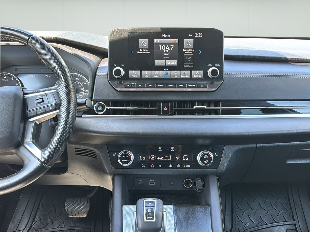 Used 2022 Silver Mitsubishi SEL image 18