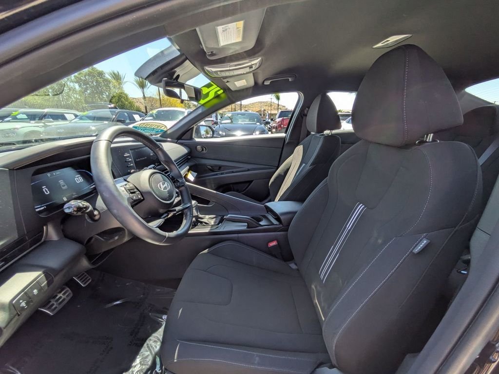 2025 Hyundai Elantra SEL - Photo 14