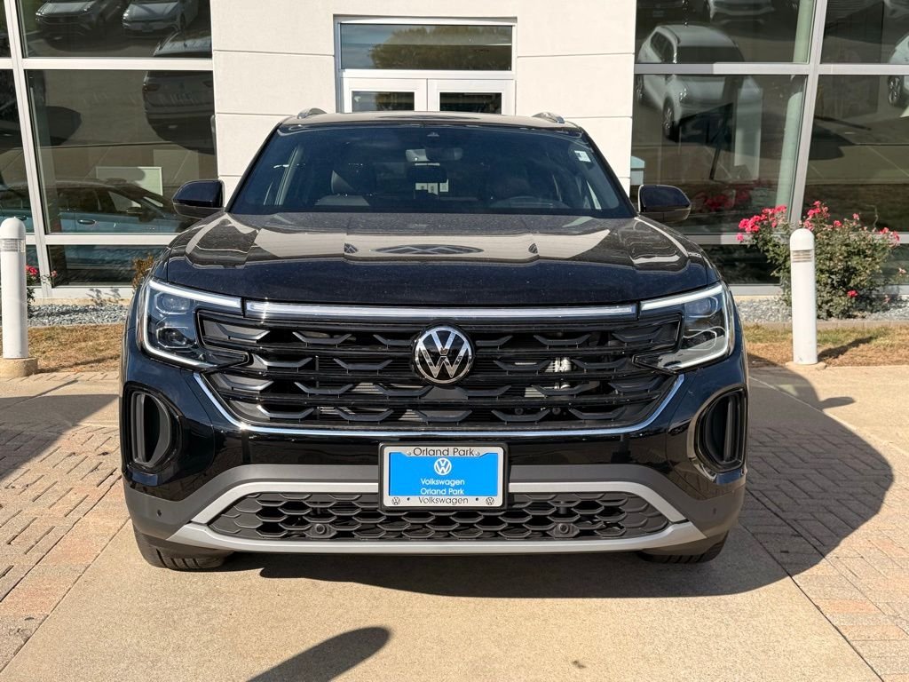 New 2026 Deep Black Pearl Volkswagen 2.0T SEL image 3