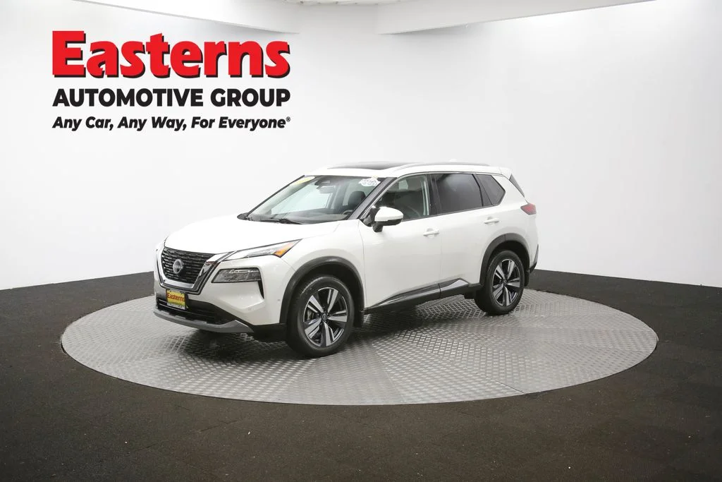 Used 2022 White Nissan SL image 57