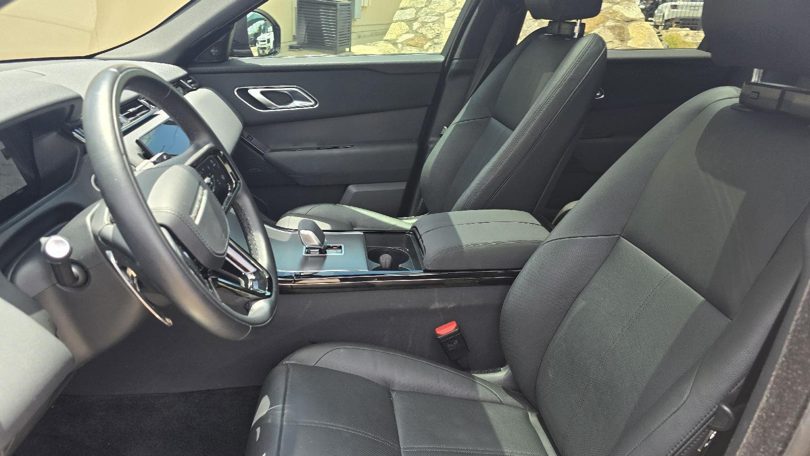 Used 2025 Charente Grey Land Rover Dynamic SE image 7