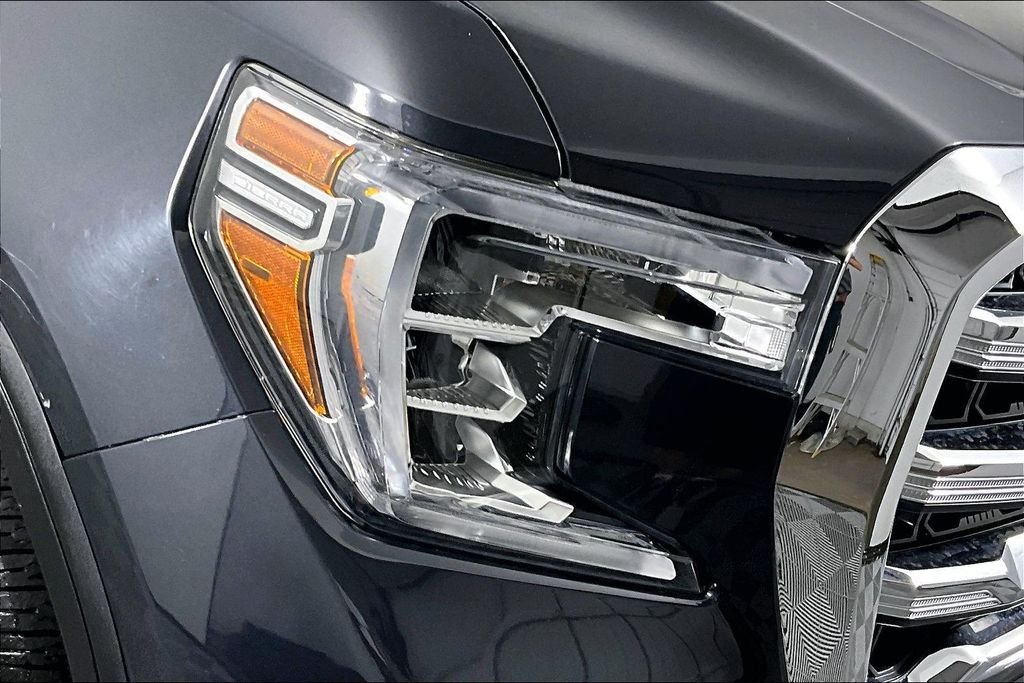 Used 2020 Black GMC SLE image 29