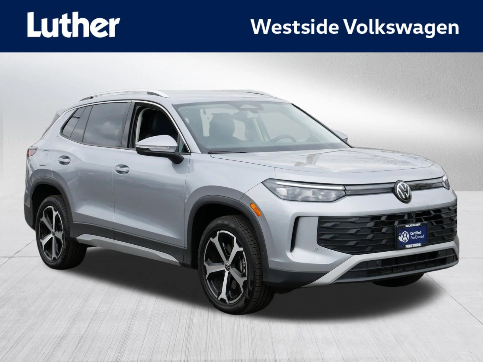 2025 Volkswagen Tiguan 2.0T SE 4Motion's photo