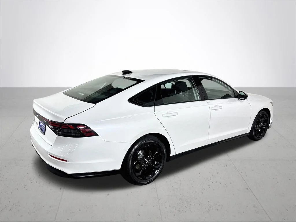 Used 2025 Platinum White Pearl Honda SE image 6