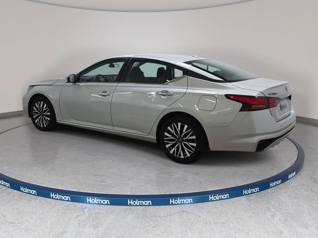 Used 2024 Brilliant Silver Metallic Nissan 2.5 SV image 8