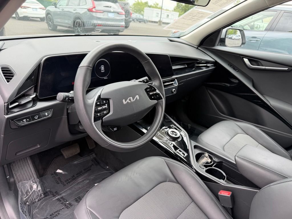 Used 2023 Steel Gray Kia Wind image 15