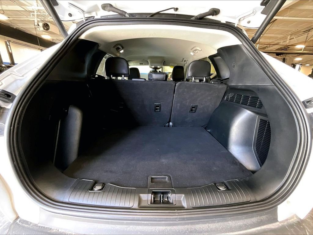 Used 2022 White Ford SEL image 17