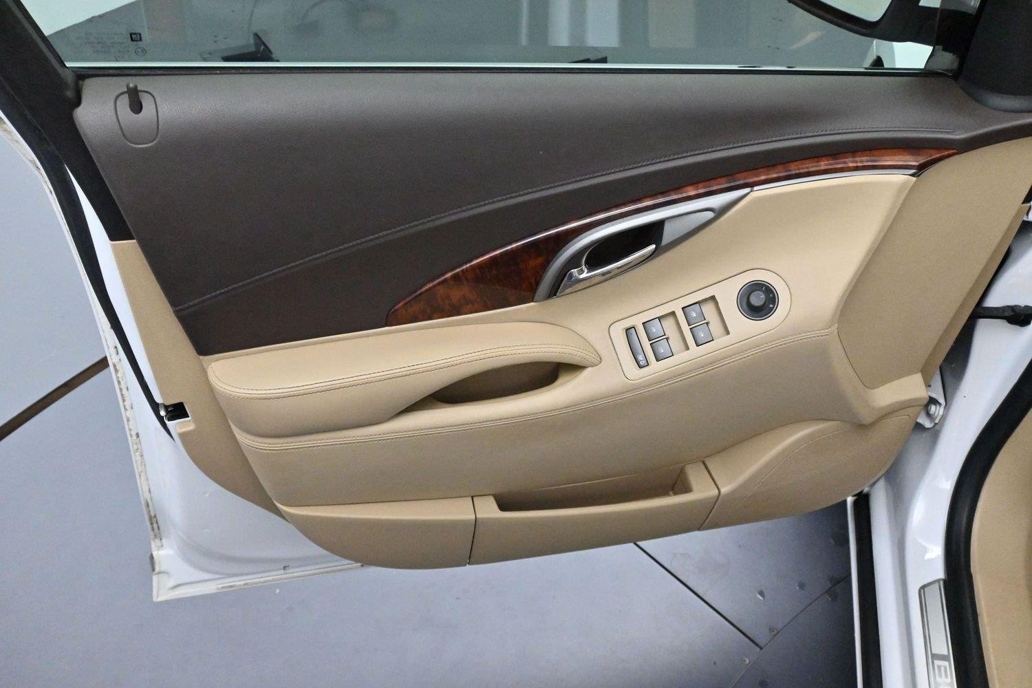 Used 2013 Summit White Buick Leather image 9
