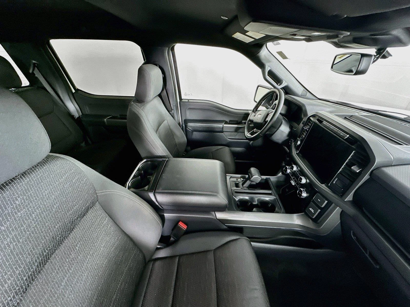 Used 2024 Oxford White Ford XLT image 28