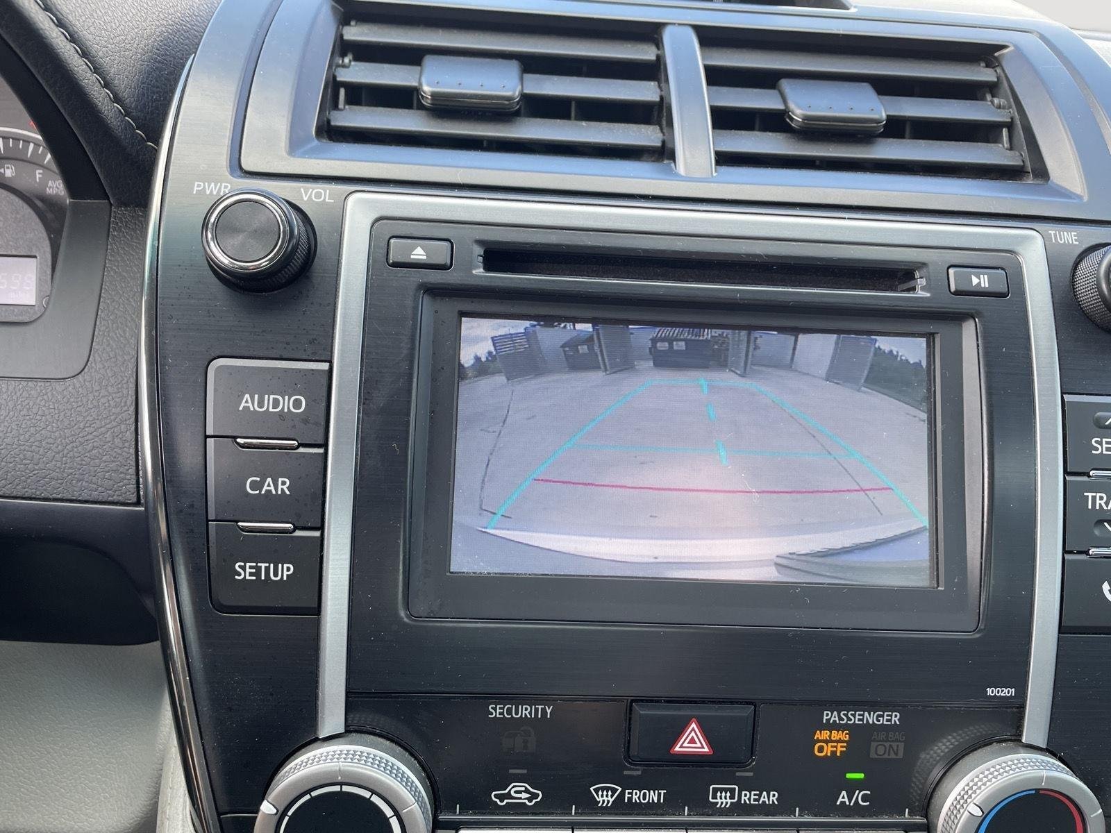 Used 2014 Classic Silver Metallic Toyota LE image 22