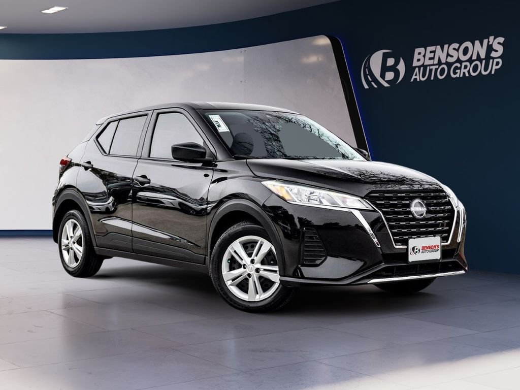 2025 Nissan KICKS PLAY Base