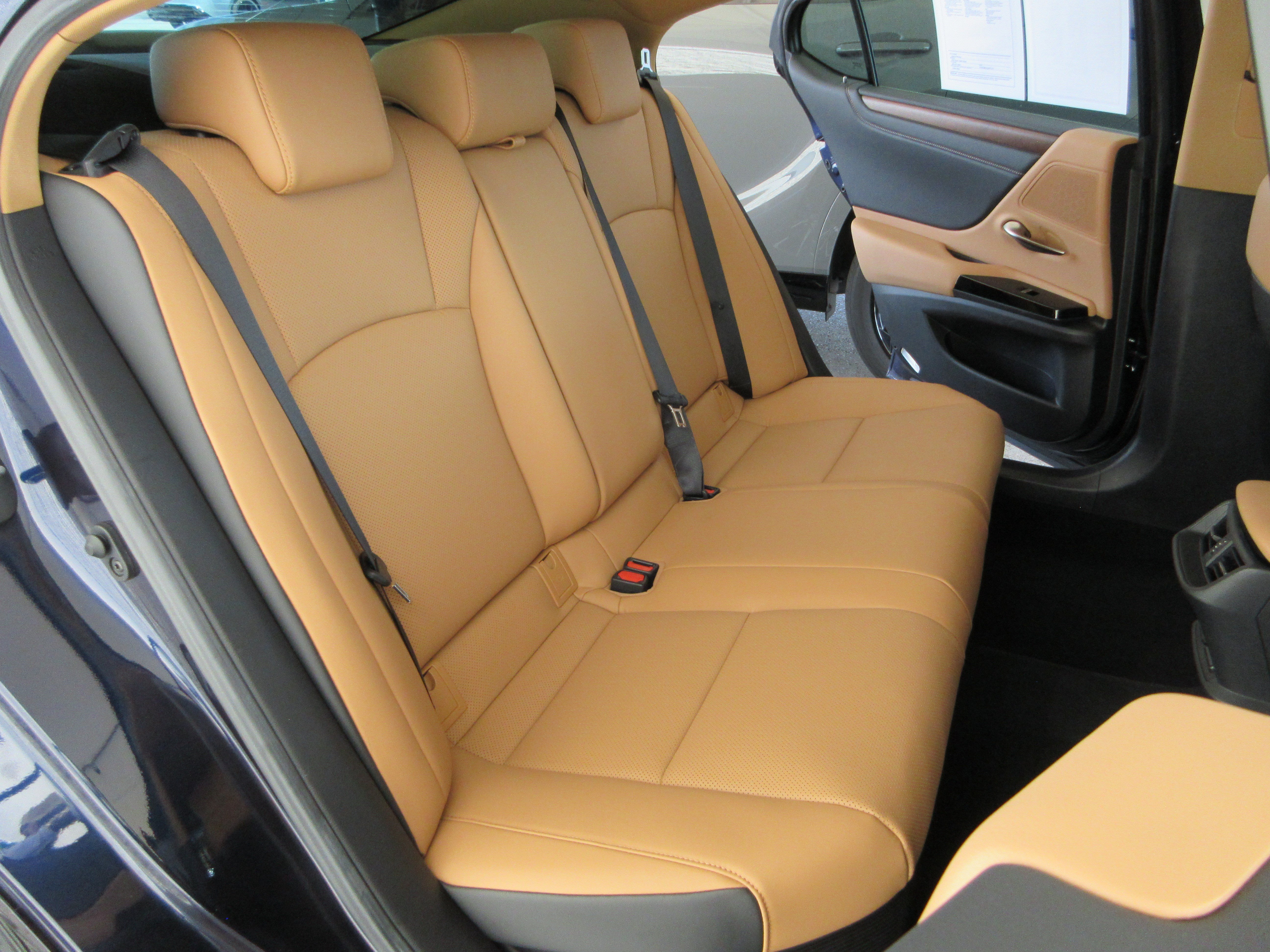 Used 2025 Nightfall Mica Lexus 300h image 19