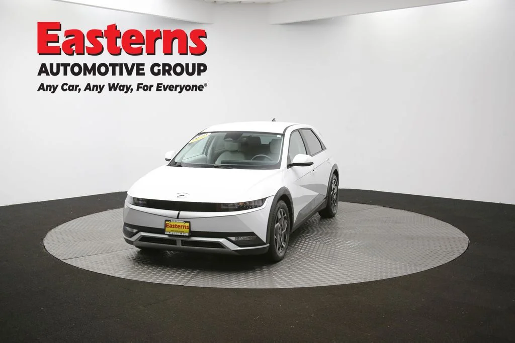Used 2023 White Hyundai SEL image 54
