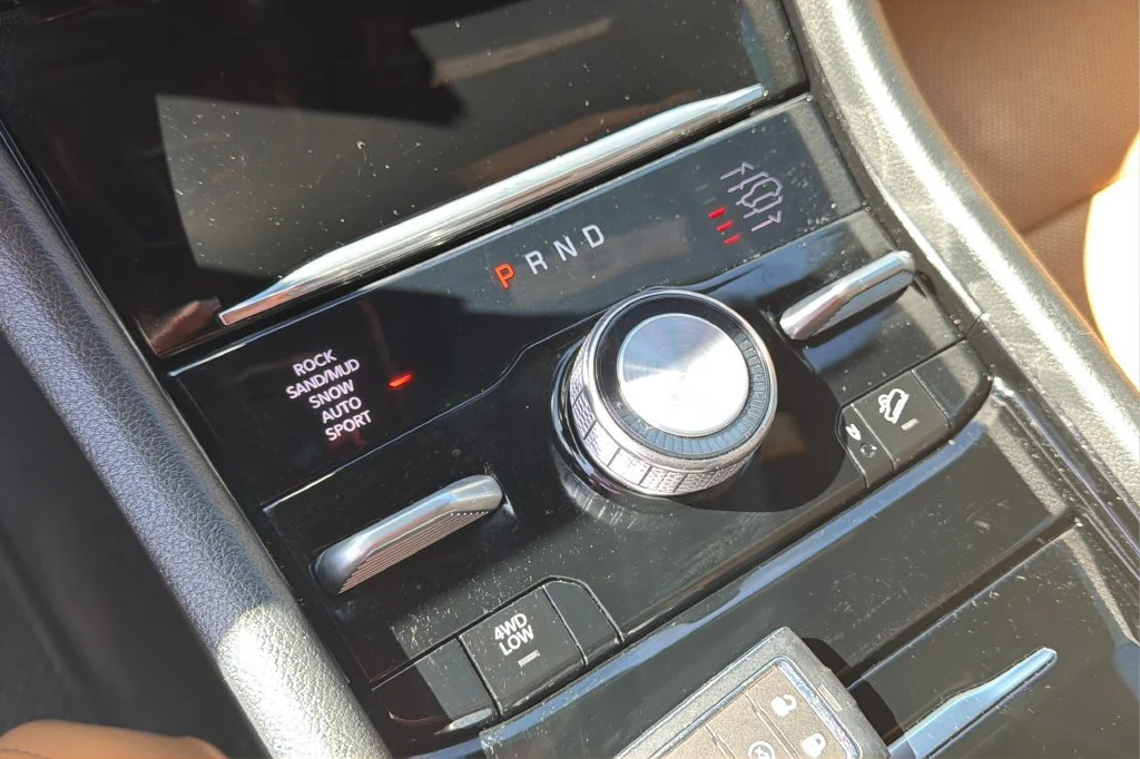 Used 2025  Jeep Summit image 31