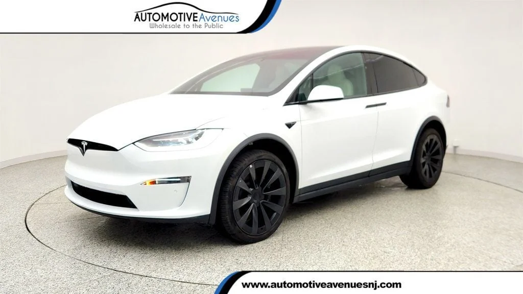 2022 Tesla Model X Long Range's photo