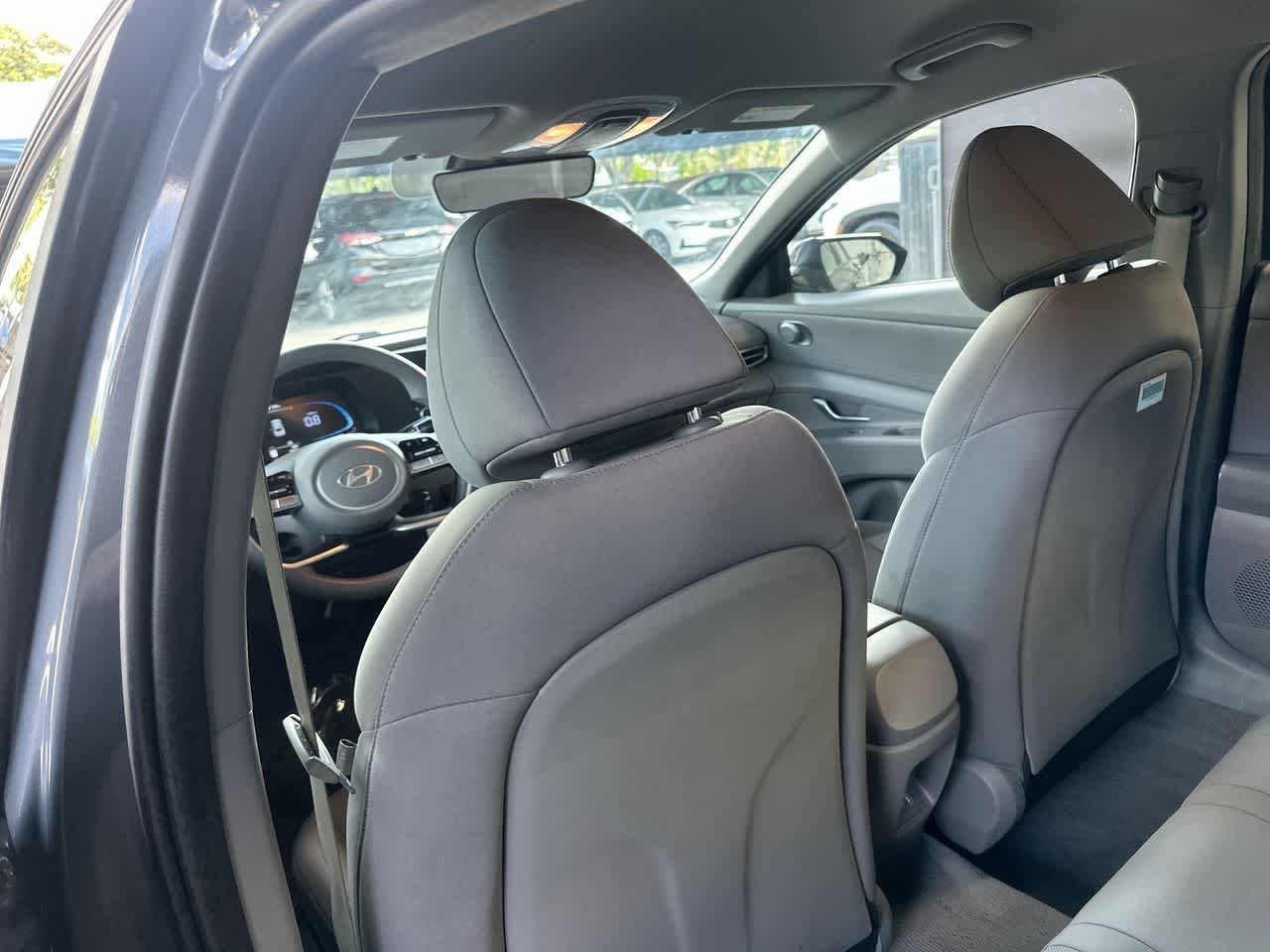 2025 Hyundai Elantra SE - Photo 23