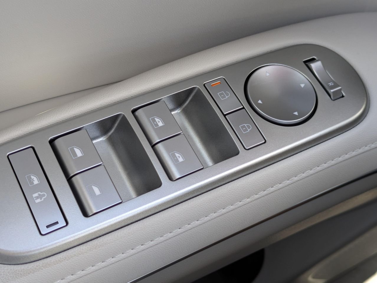 New 2027 Pacific Sapphire Pearl Hyundai SEL FWD image 22