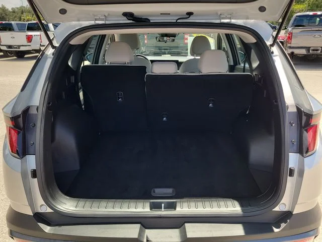 Used 2025 Silver Hyundai SE image 10