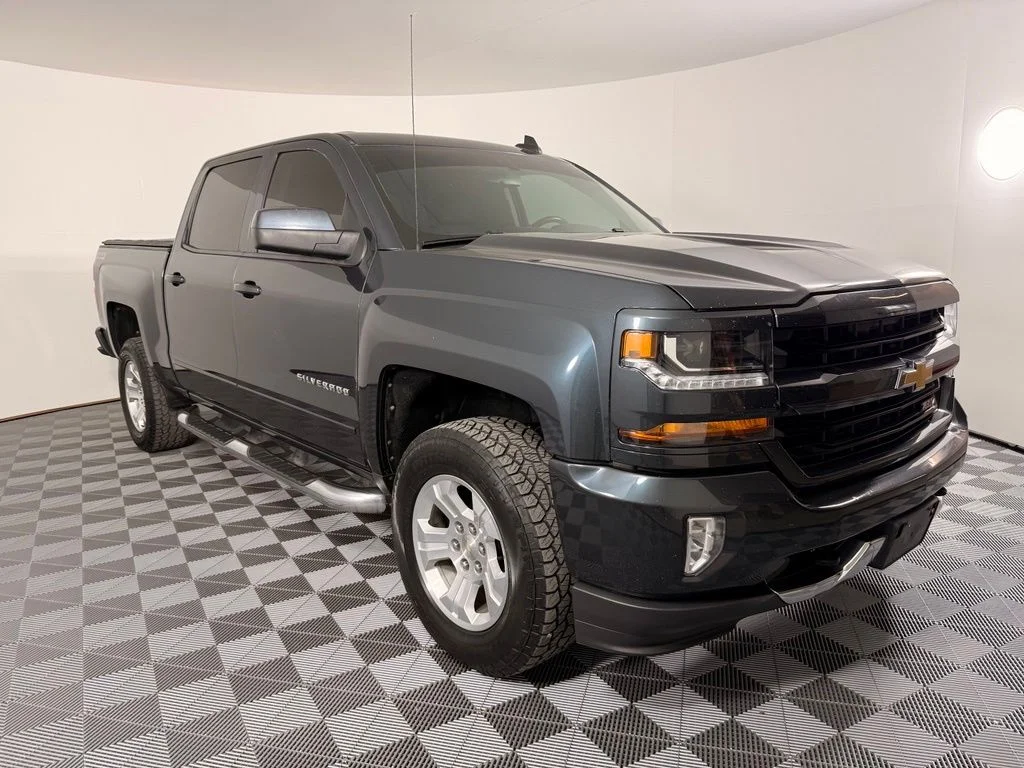 Used 2017 Gray Chevrolet LT image 5