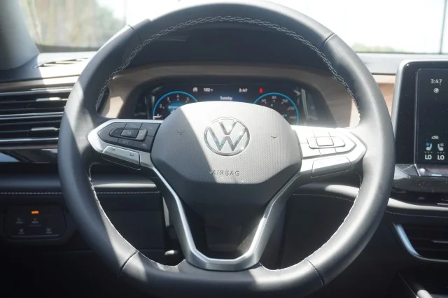 New 2026 Opal White Pearl Volkswagen 2.0T SE w/Technology image 27