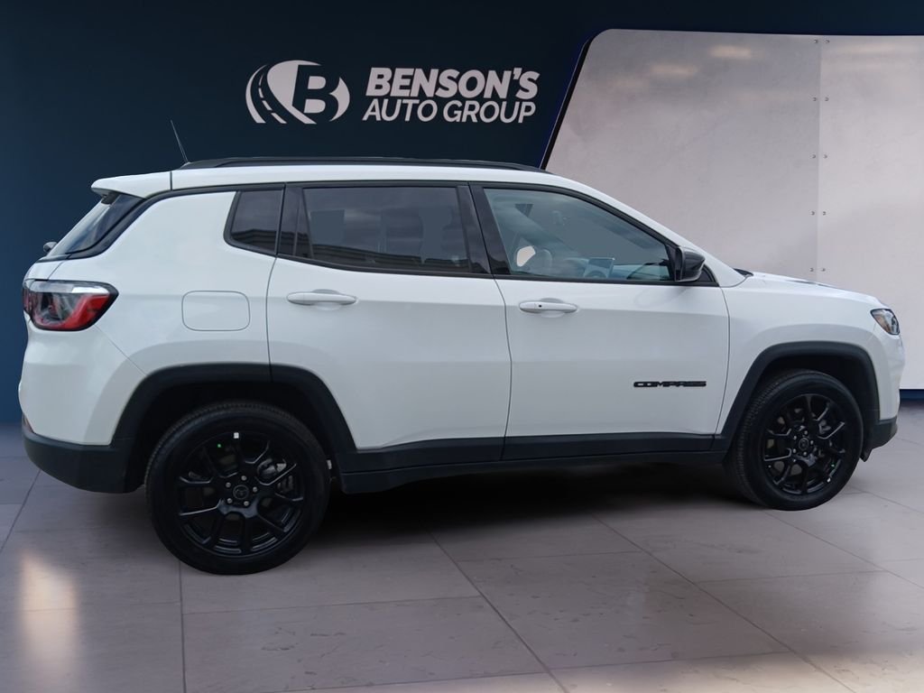 Used 2026 White Jeep Latitude image 6