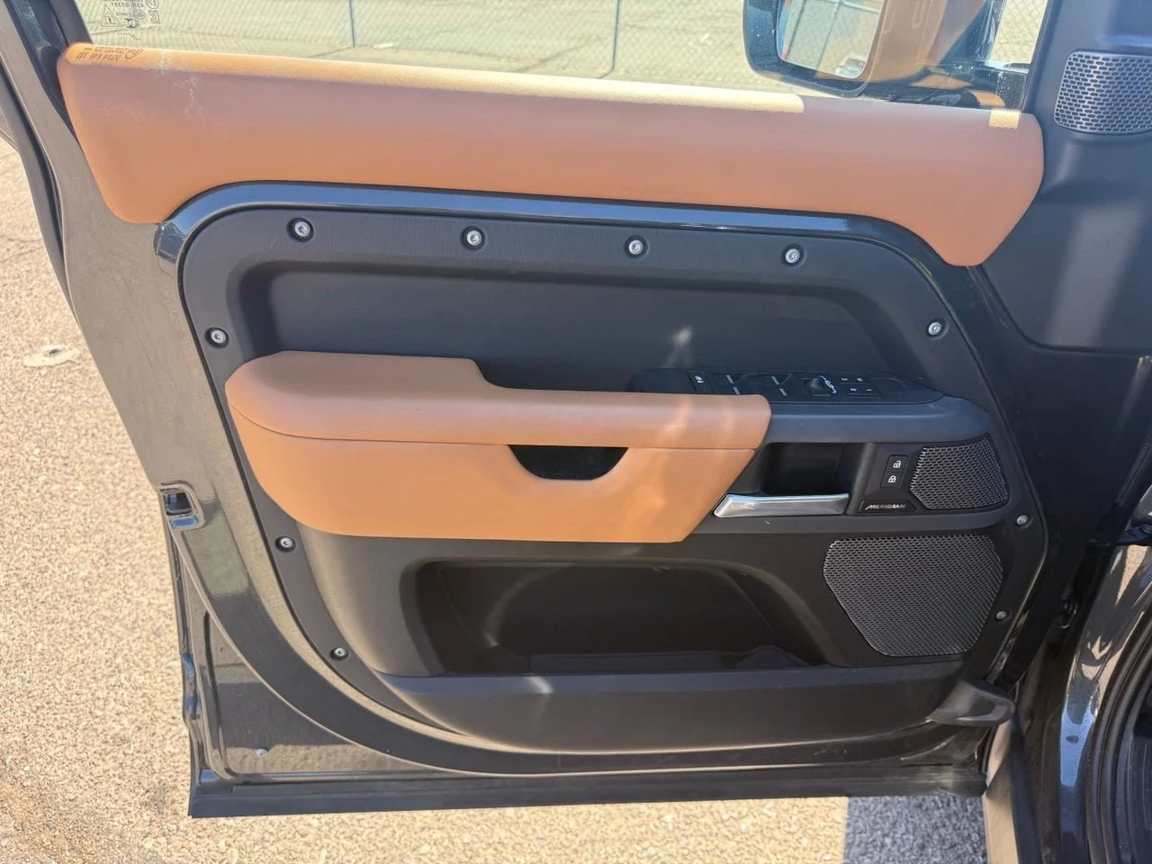 Used 2024  Land Rover X image 14