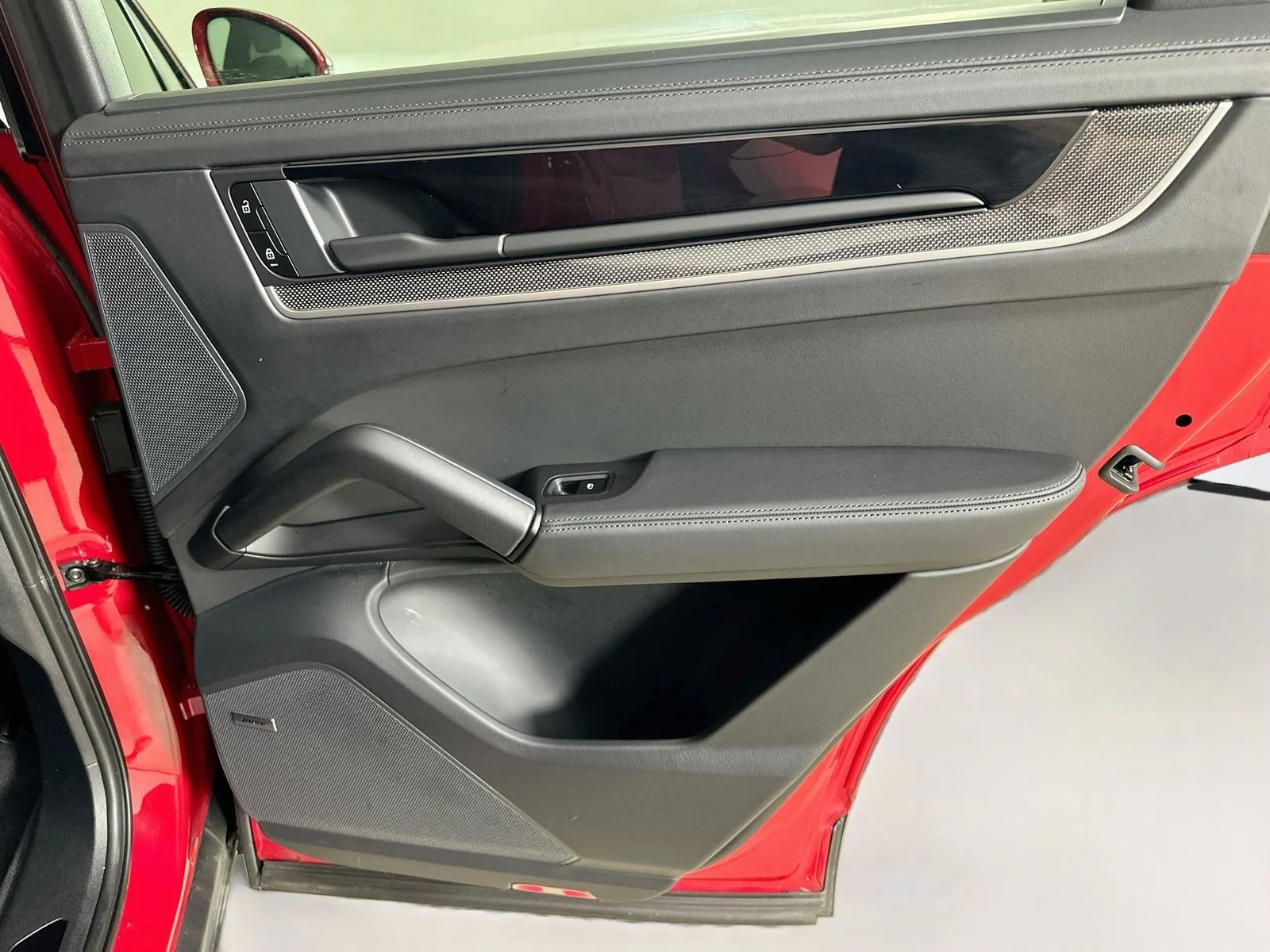 Used 2026  Porsche  image 40
