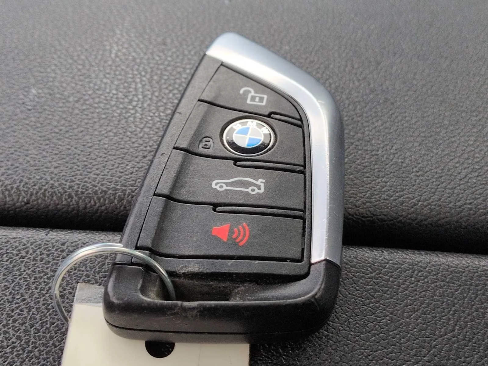 Used 2021 Dark Graphite Metallic BMW 530e xDrive image 37