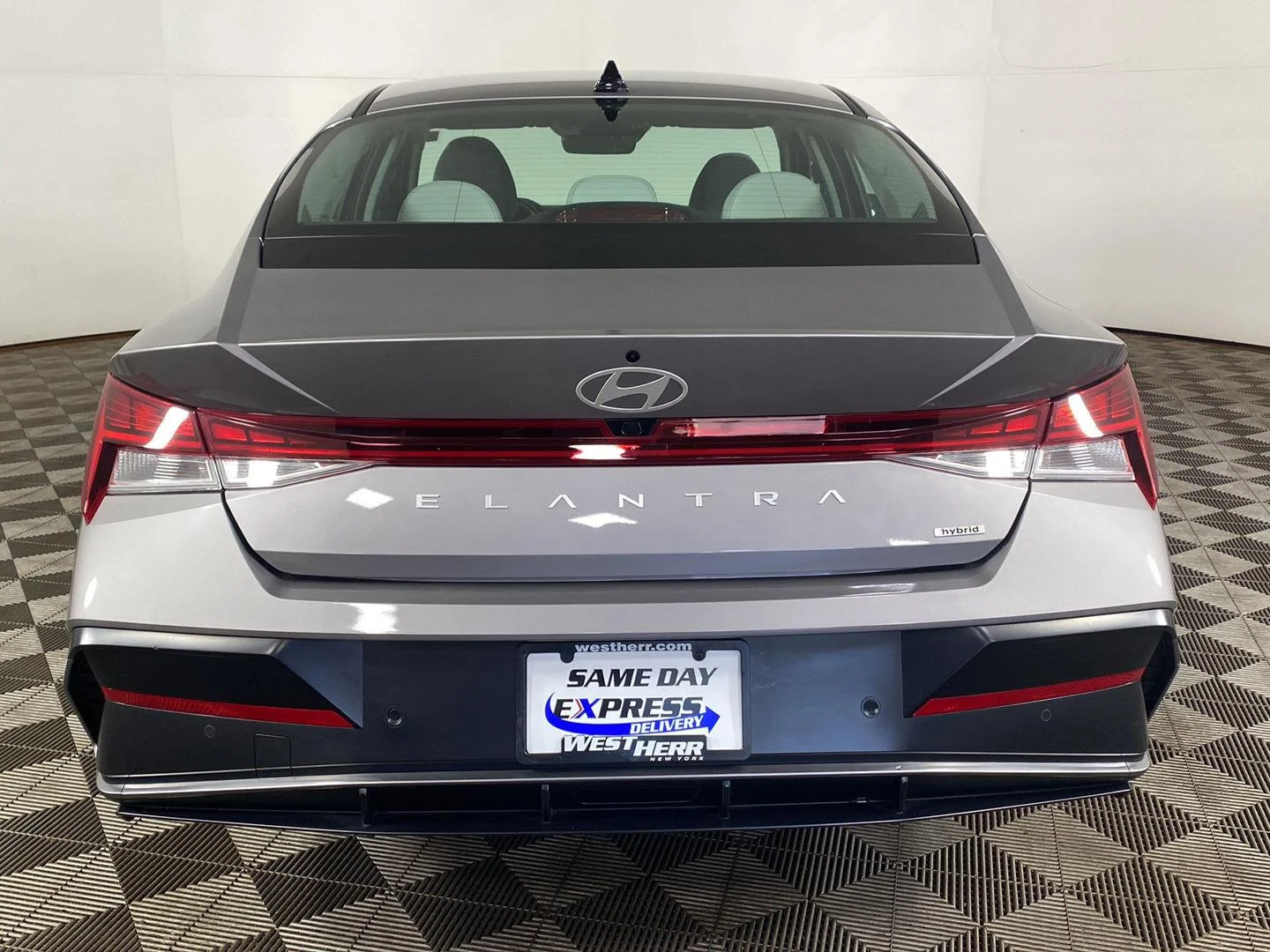 Used 2024 Fluid Metal Hyundai Limited image 6