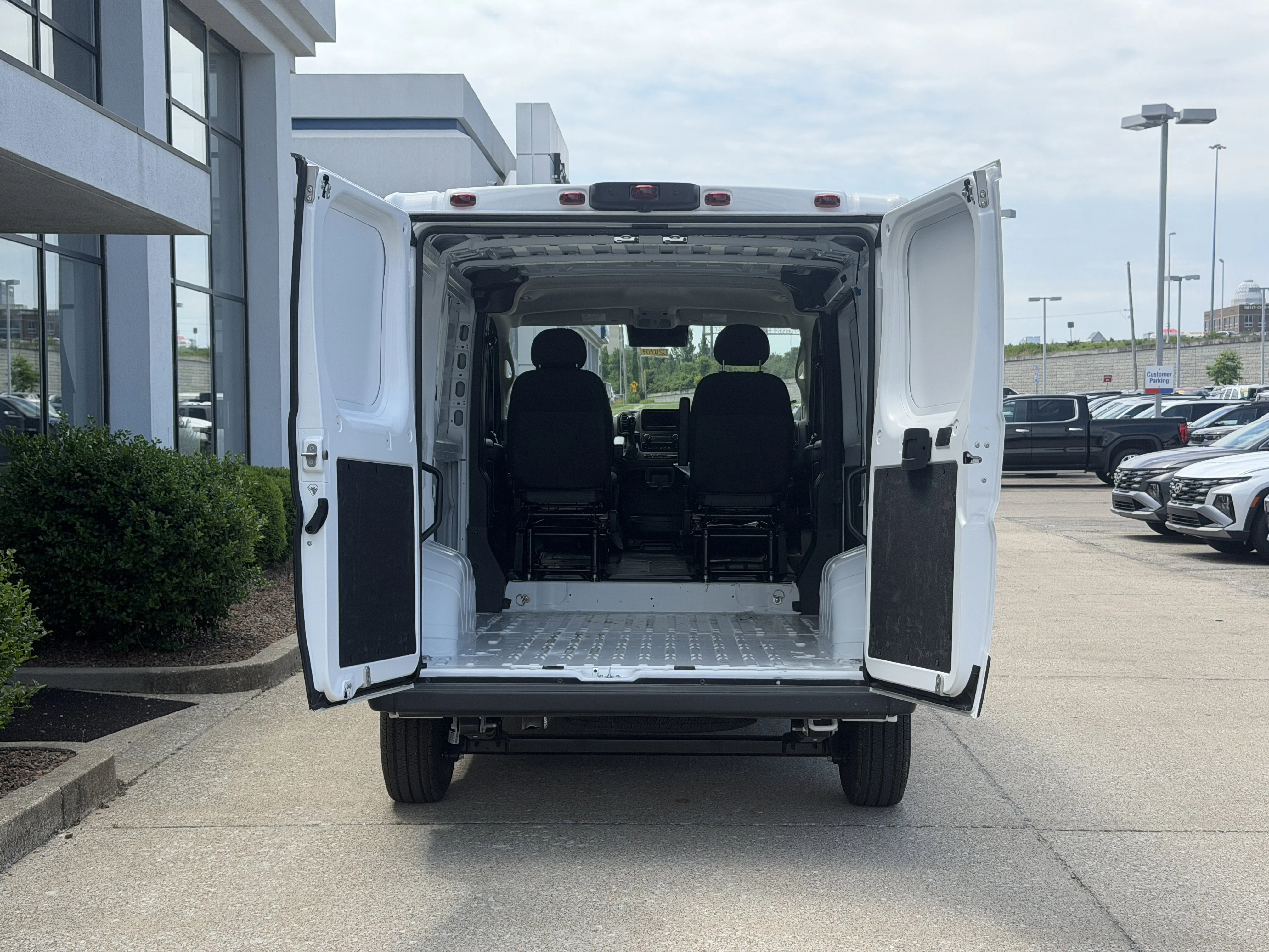 New 2026 Bright White Clear-Coat Exterior Paint RAM Tradesman image 10