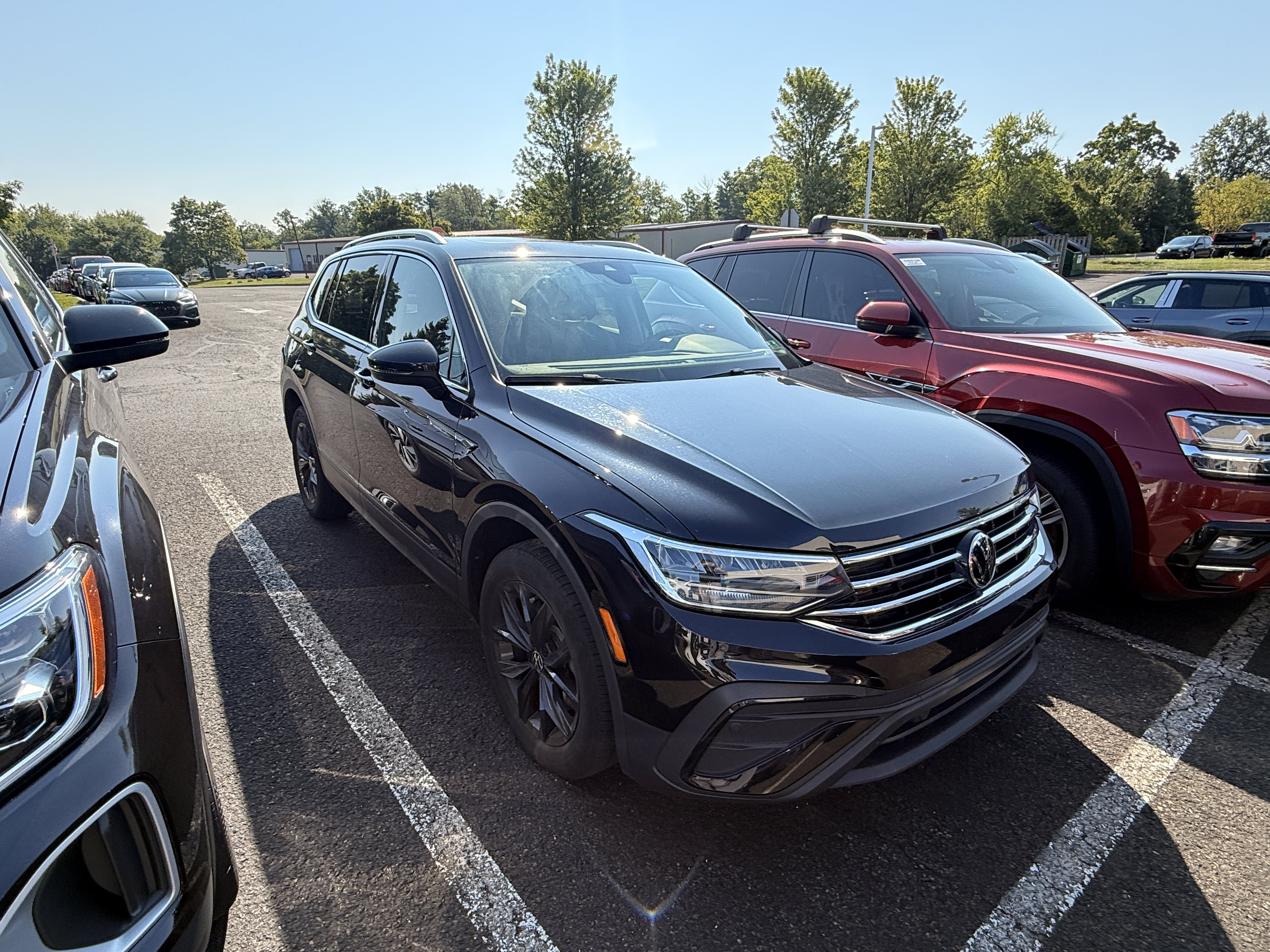 Used 2024  Volkswagen SE image 2