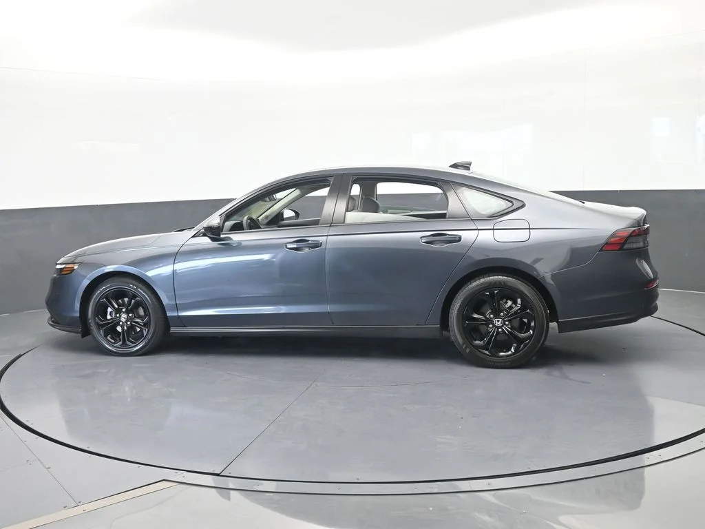 Used 2025 Gray Honda SE image 2