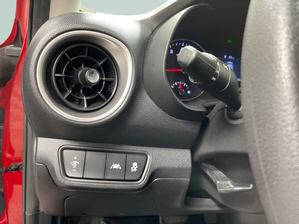 Used 2021 Currant Red Kia LXS image 7