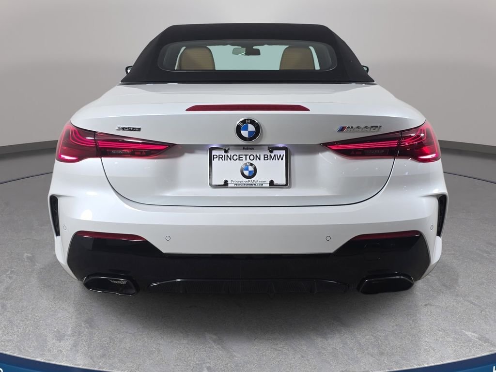 New 2027 Mineral White Metallic BMW M440i xDrive image 6