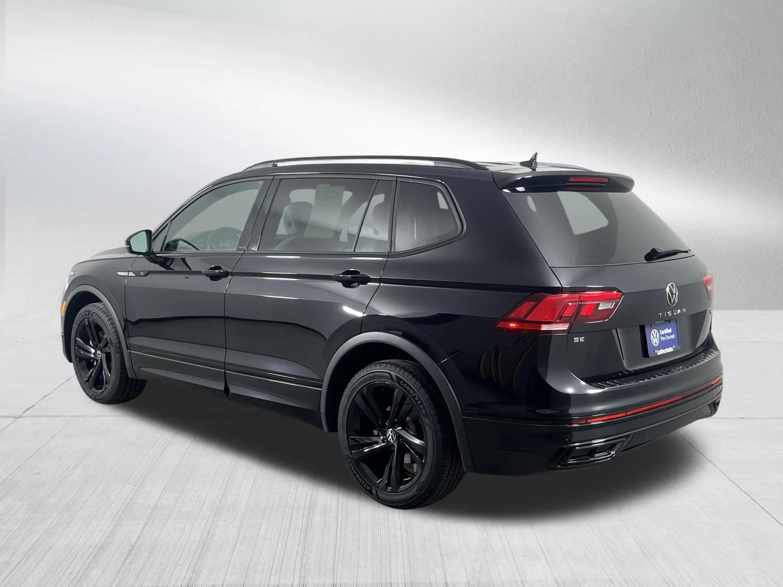 Certified Used 2023 Deep Black Pearl Volkswagen SE R-Line Black image 5