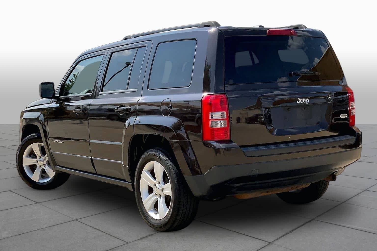 Used 2014 Rugged Brown Pearlcoat Jeep Latitude image 12