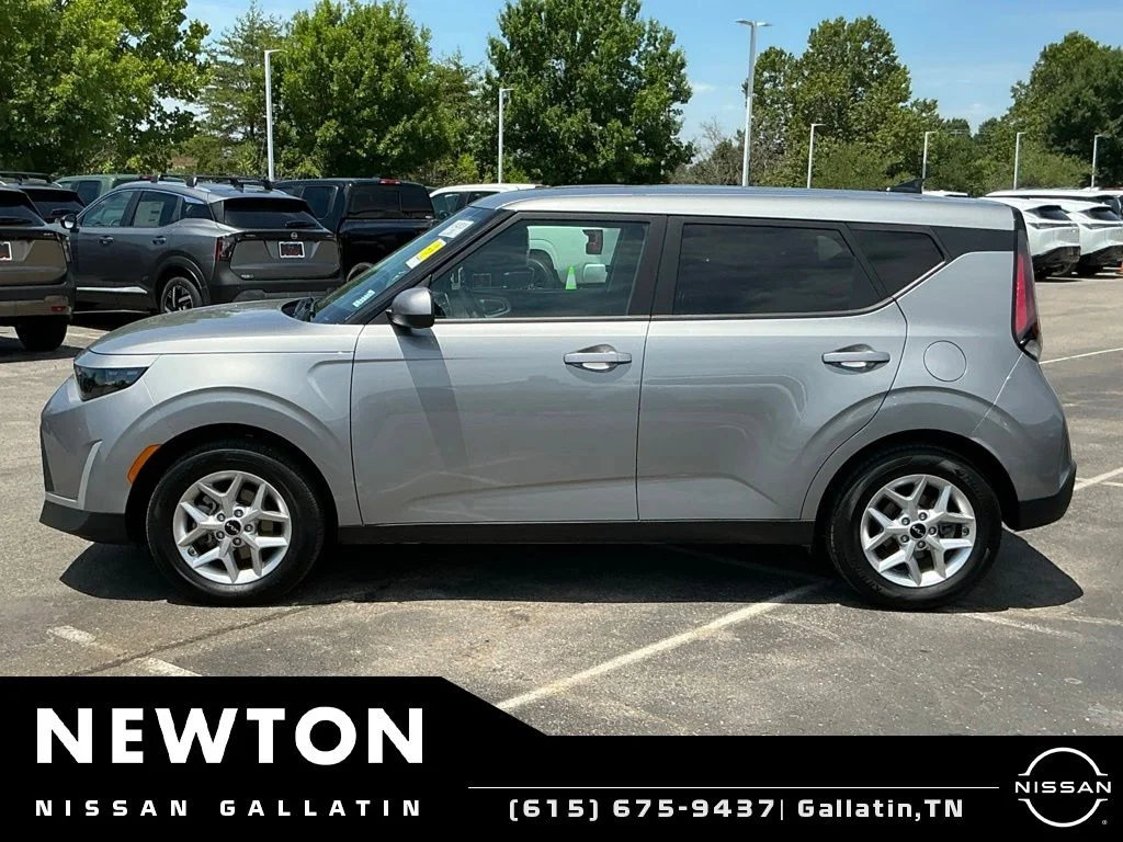 Used 2025 Gray Kia LX image 4