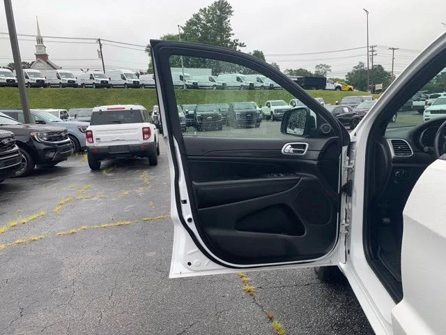 Used 2022 White Jeep Laredo X image 21