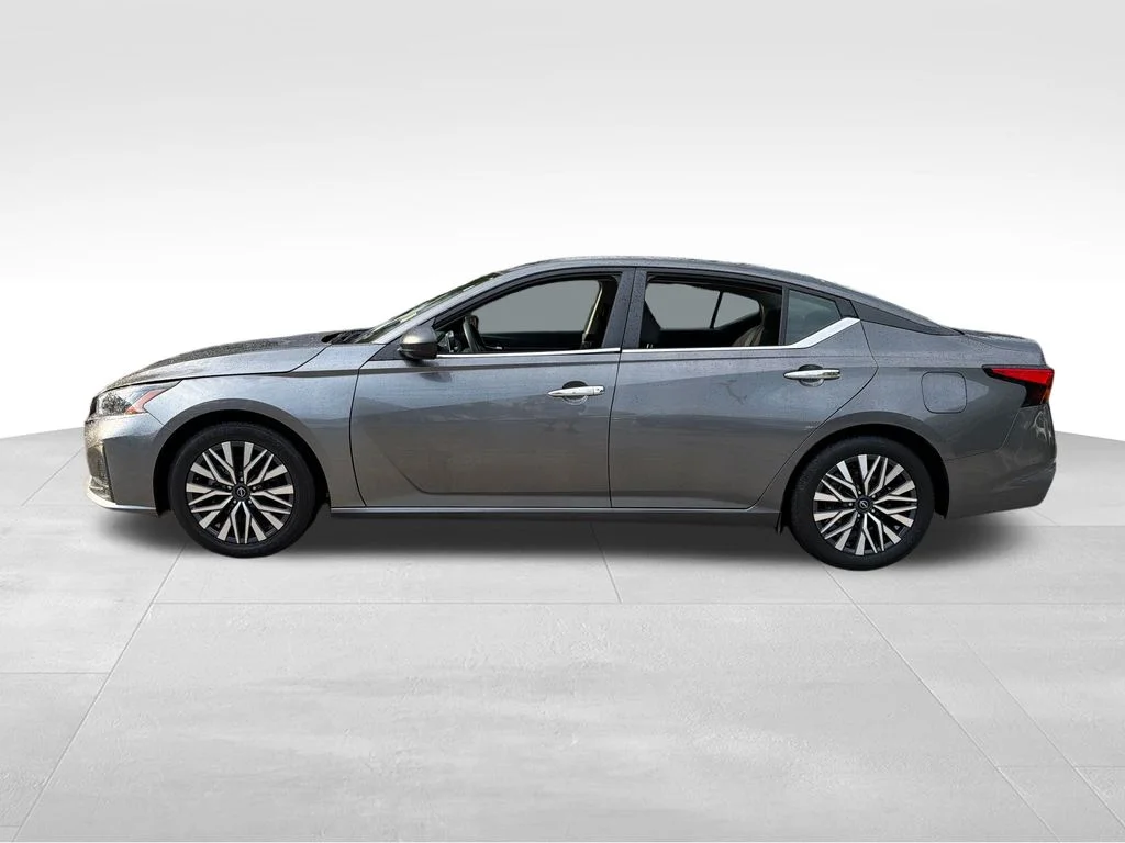 Used 2024 Gray Nissan 2.5 SV image 4