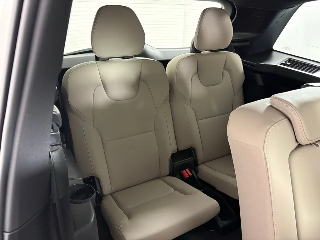 New 2026 White Volvo T8 Plus image 40