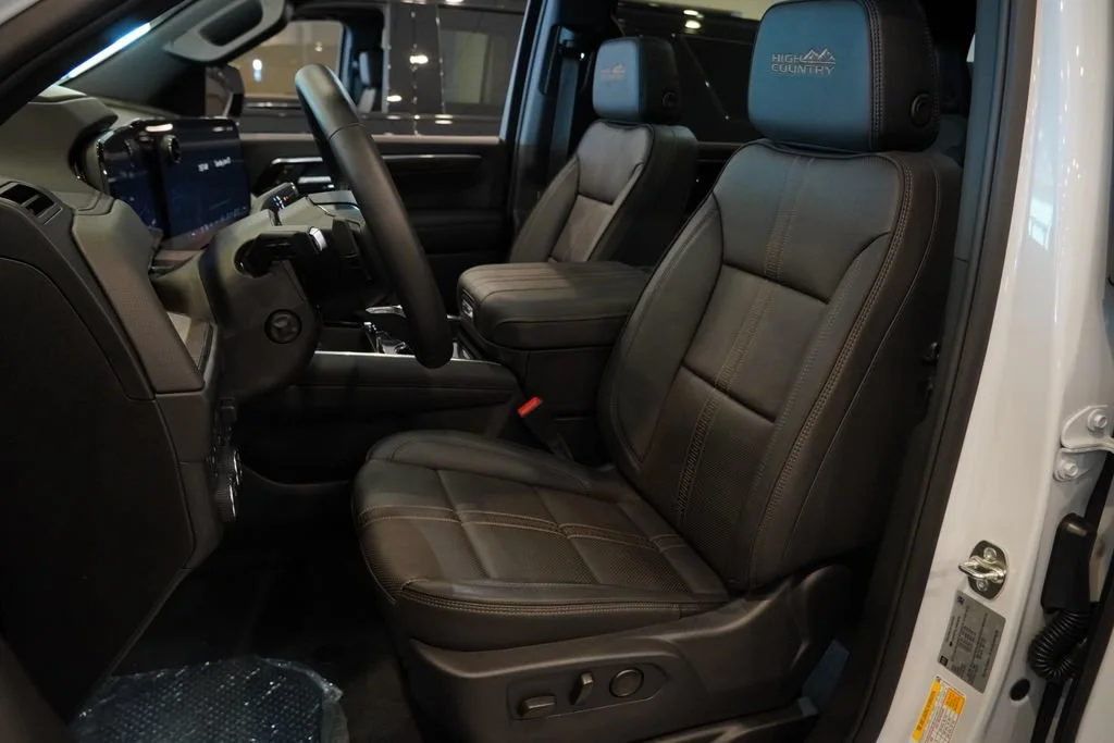 New 2026 Polar White Tricoat Chevrolet High Country image 6