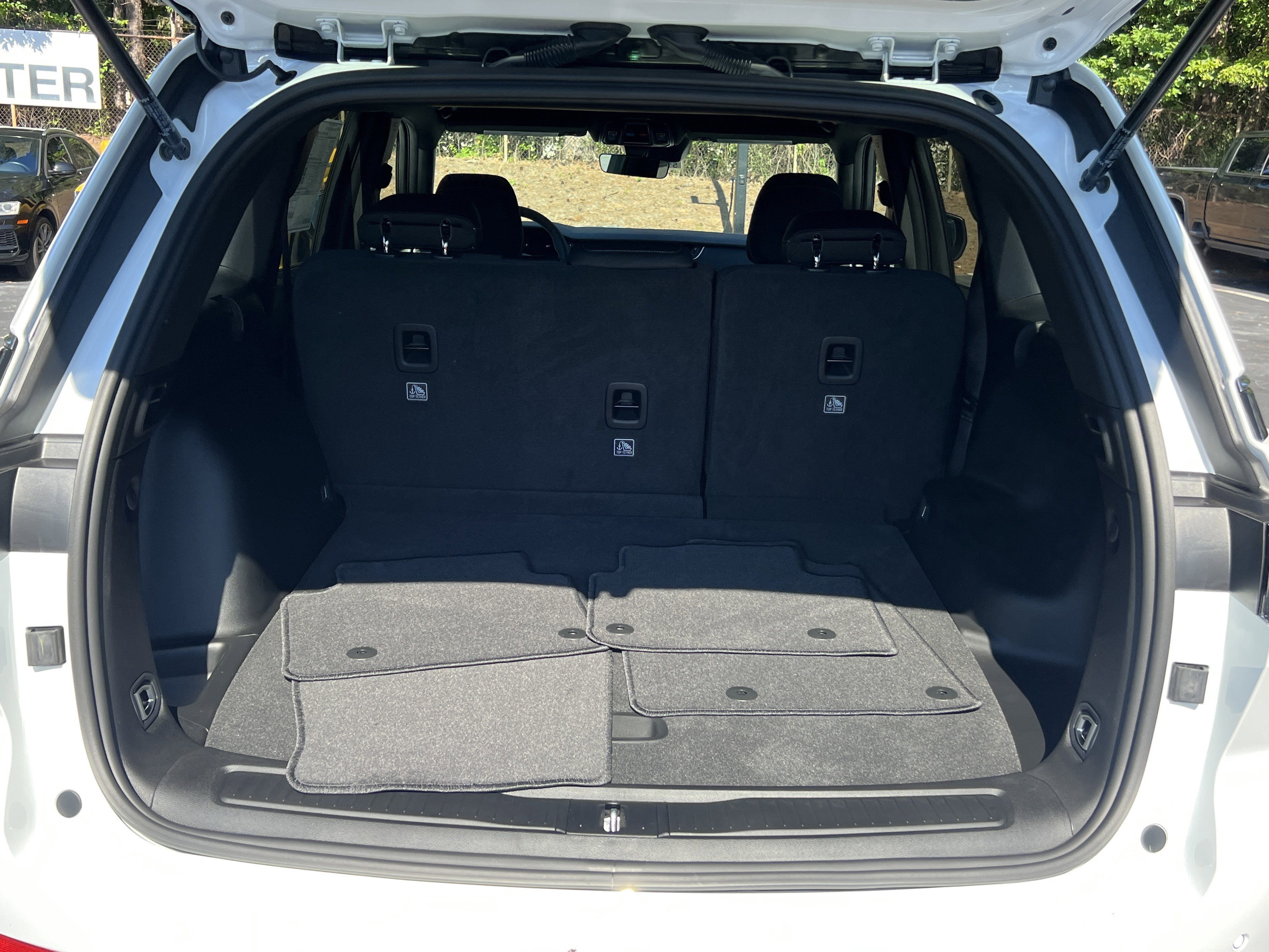 New 2026 Bright White Clear-Coat Exterior Paint Jeep Laredo image 16
