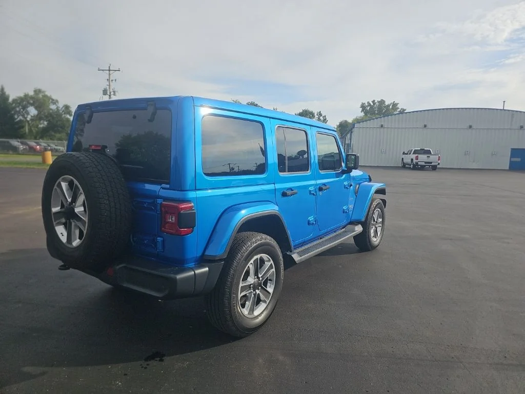 Used 2022 Hydro Blue Pearlcoat Jeep Unlimited Sahara image 5