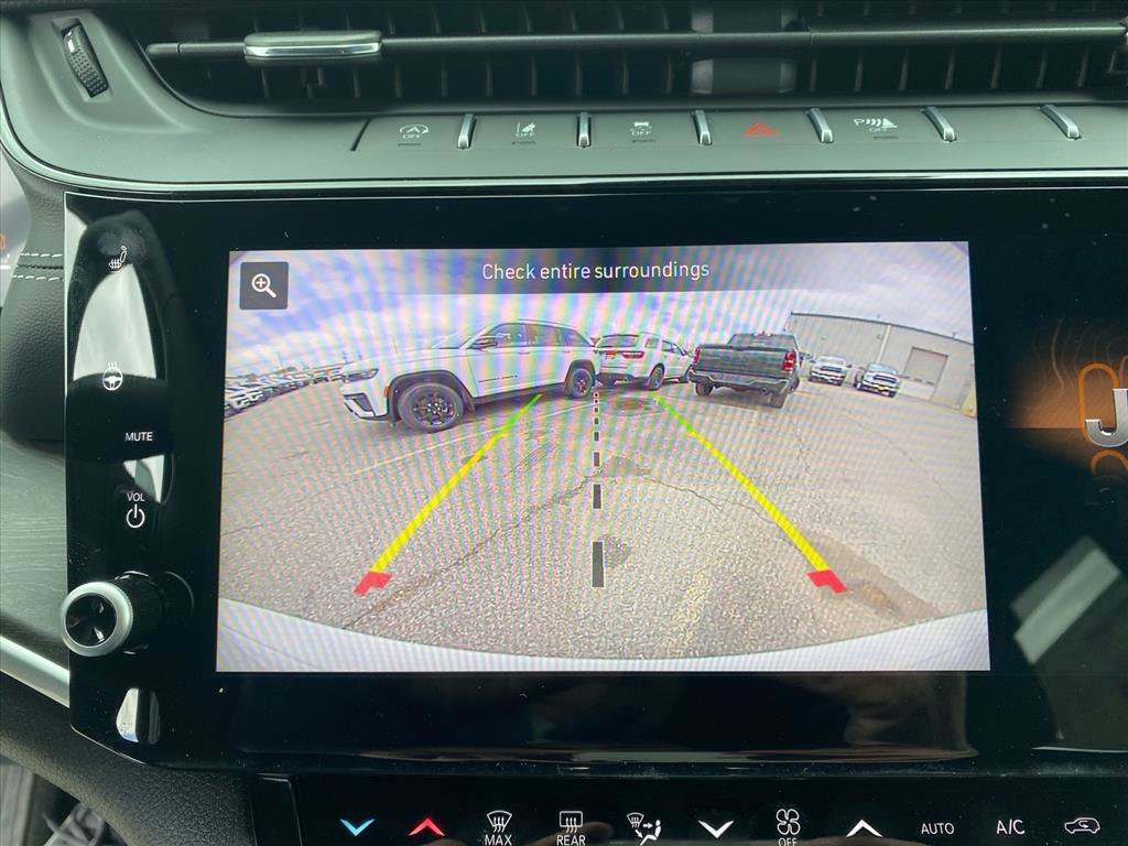 New 2026 Bright White Clear-Coat Exterior Paint Jeep Altitude image 12