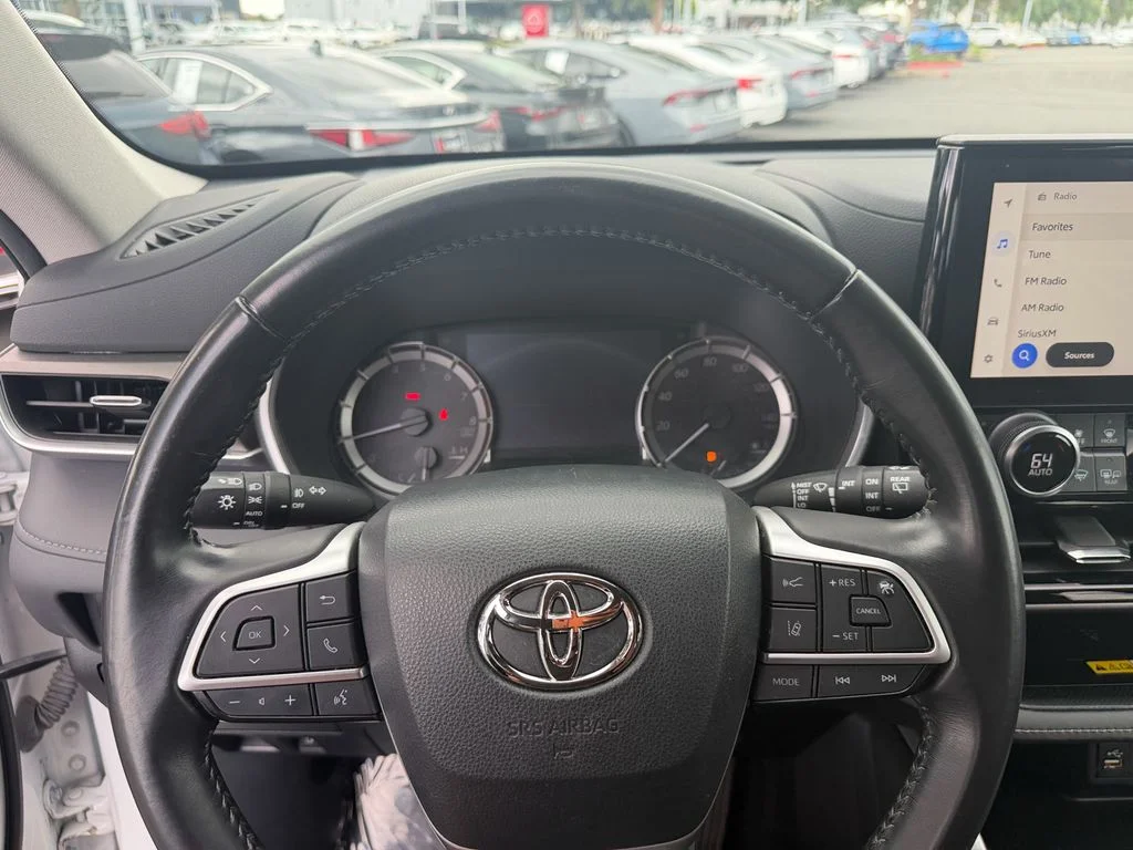 Used 2023 Wind Chill Pearl Toyota XLE image 15