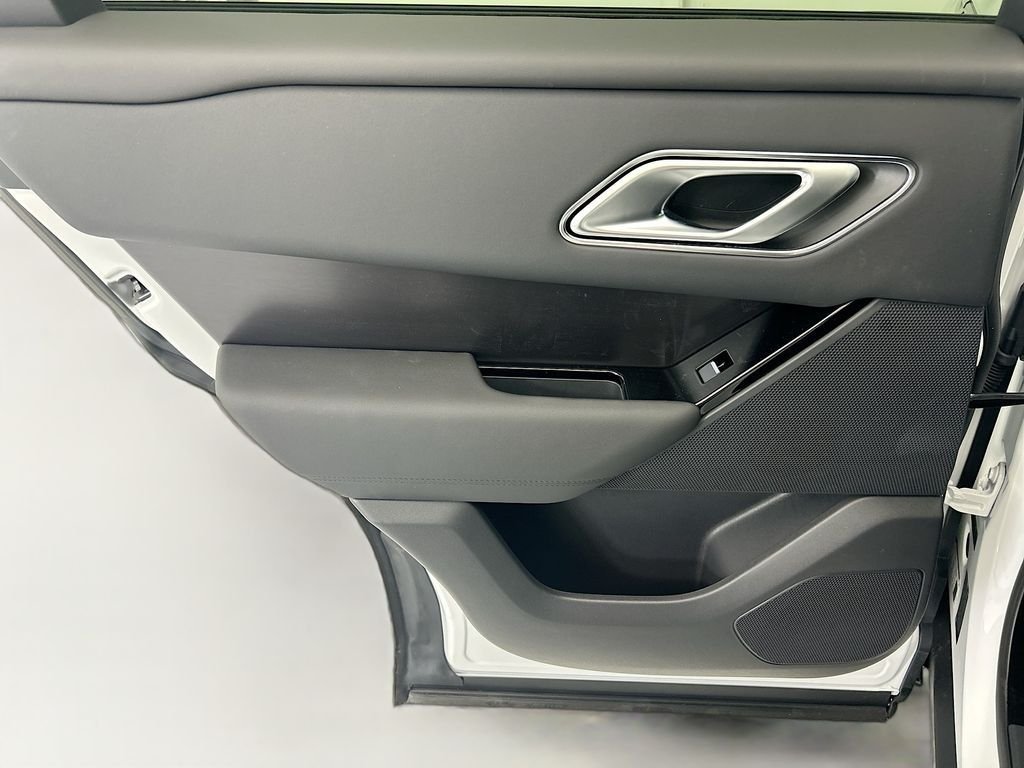 New 2026 Fuji White LAND ROVER Dynamic SE image 25